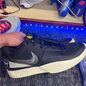 Never Worn Mens Nike Ja Morant Basketball Shoes
